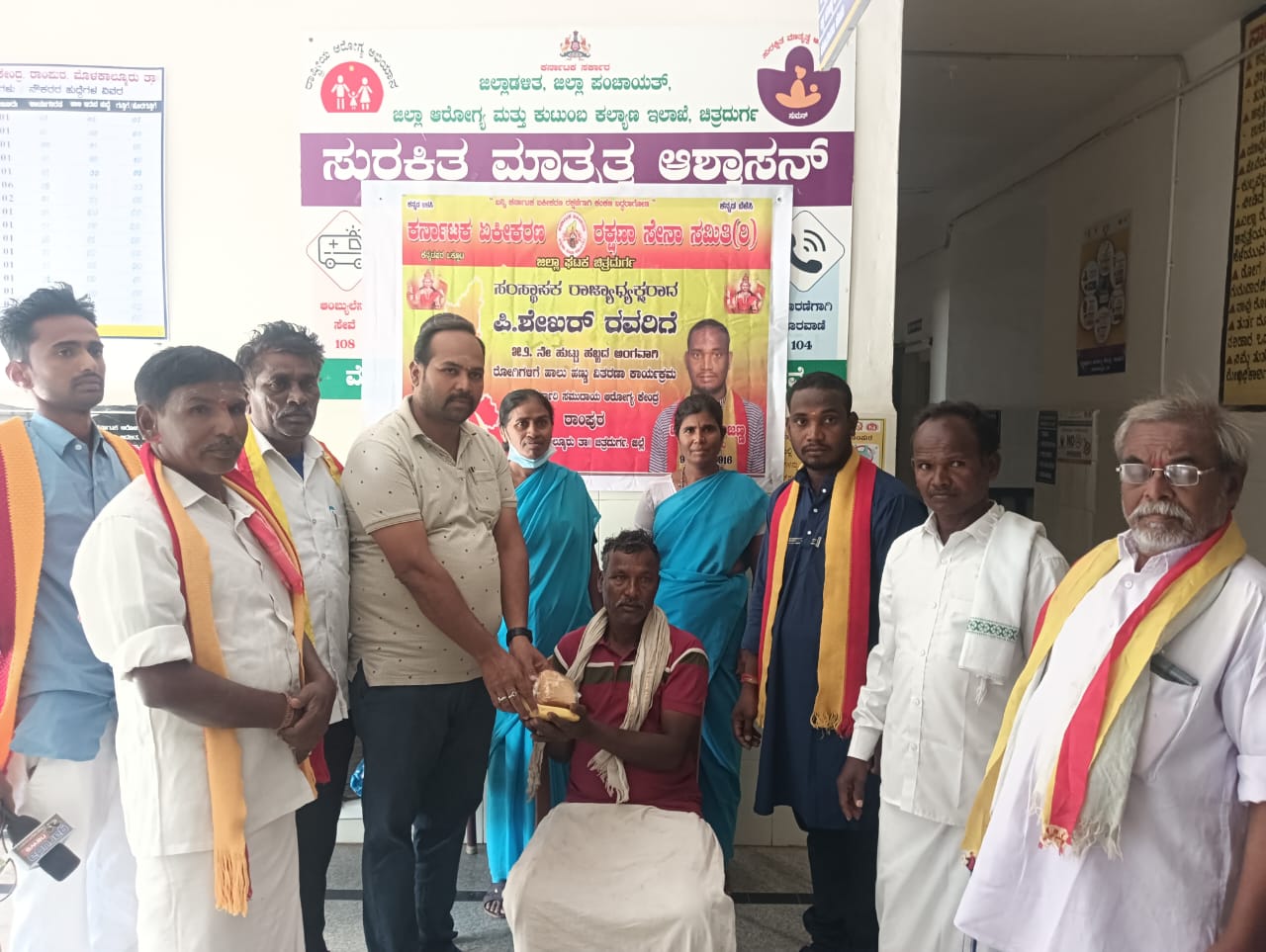 ಆಸ್ಪತ್ರೆಯ ಬಡ ರೋಗಿಗಳಿಗೆ ಹಾಲು ಹಣ್ಣು ಬ್ರೆಡ್ ವಿತರಣೆ