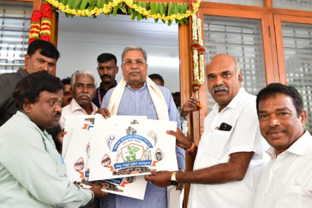 ಏ.12, 13ಕ್ಕೆ ಪತ್ರಕರ್ತರ ರಾಜ್ಯ ಮಟ್ಟದ ಕ್ರಿಕೆಟ್ ಕ್ರೀಡಾಕೂಟದ ಲಾಂಛನ ಬಿಡುಗಡೆ ಮಾಡಿದ ಮುಖ್ಯಮಂತ್ರಿ