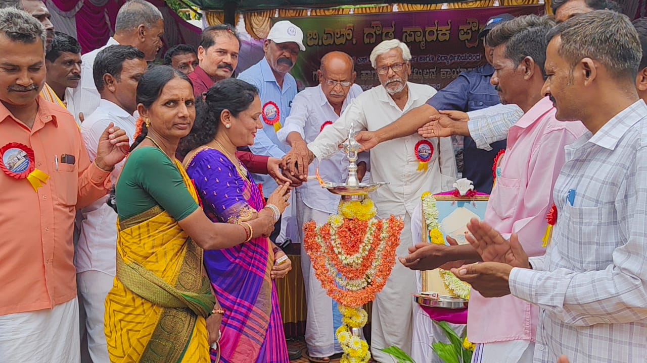 ಬಿಎಲ್ ಗೌಡ ಸ್ಮಾರಕ ಪ್ರೌಢಶಾಲೆಯಲ್ಲಿ ಗುರುವಂದನಾ ಕಾರ್ಯಕ್ರಮ