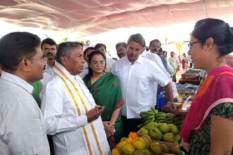 ಮಾವು-ಹಲಸು ಮೇಳ ಉದ್ಘಾಟಿಸಿದ ಸಚಿವ ಮುನಿಯಪ್ಪ