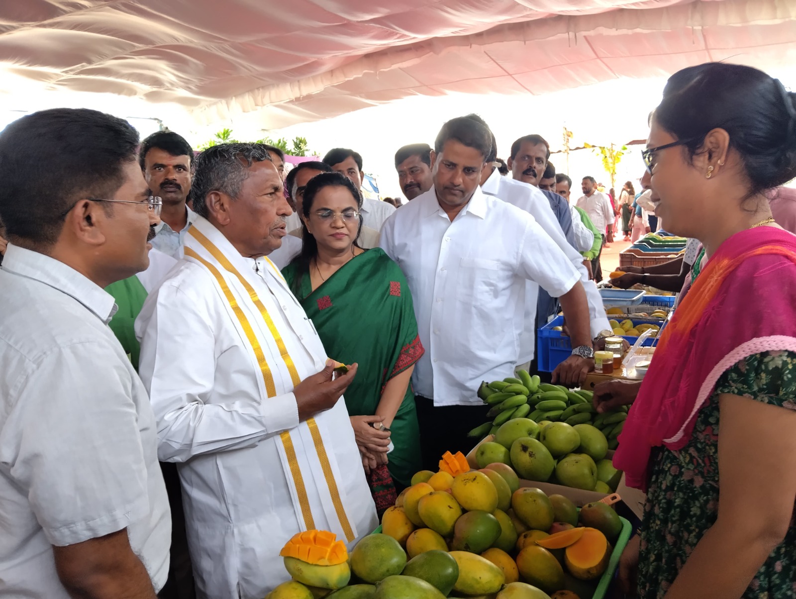 ಮಾವು-ಹಲಸು ಮೇಳ ಉದ್ಘಾಟಿಸಿದ ಸಚಿವ ಮುನಿಯಪ್ಪ