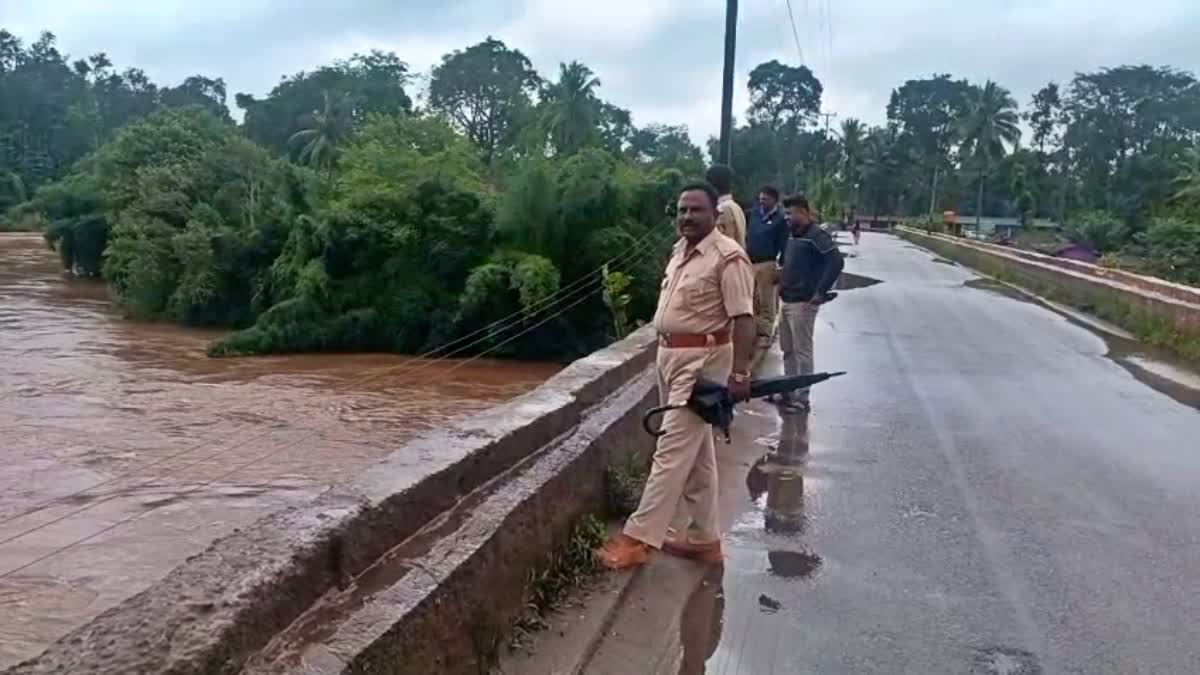 ಜೀಪ್ ಸಮೇತ ಭದ್ರಾ ನದಿಗೆ ಬಿದ್ದ ಚಾಲಕನ ಪತ್ತೆ ಕಾರ್ಯ ಚುರುಕುಗೊಳಿಸಿದ ಪೊಲೀಸರು