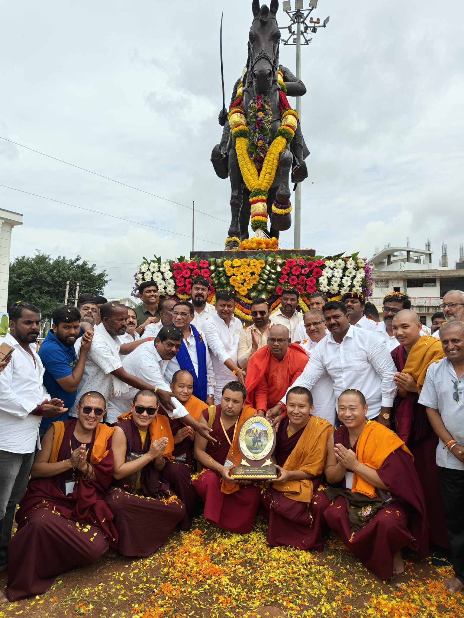 ಬೌದ್ಧ ಭಿಕ್ಕುಗಳಿಂದ ಬೃಹತ್ ಪಾದಯಾತ್ರೆ