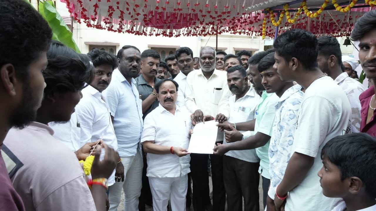 ಒಳ ಮೀಸಲಾತಿ ಜಾರಿ ಮಾಡುವಂತೆ ಸಚಿವ ಸುಧಾಕರ್ ಗೆ ಮನವಿ ಸಲ್ಲಿಸಿದ ಮಾದಿಗ ಮುಖಂಡರು