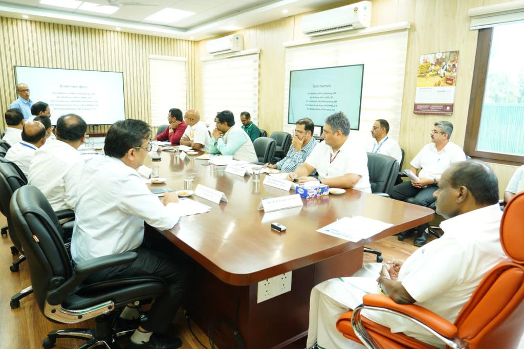 ಭದ್ರಾವತಿ ವಿಶ್ವೇಶ್ವರಯ್ಯ ಕಬ್ಬಿಣ ಮತ್ತು ಉಕ್ಕು ಸ್ಥಾವರ ಕುರಿತು  ಪರಿಶೀಲನಾ ಸಭೆ ನಡೆಸಿದ ಕುಮಾರಸ್ವಾಮಿ