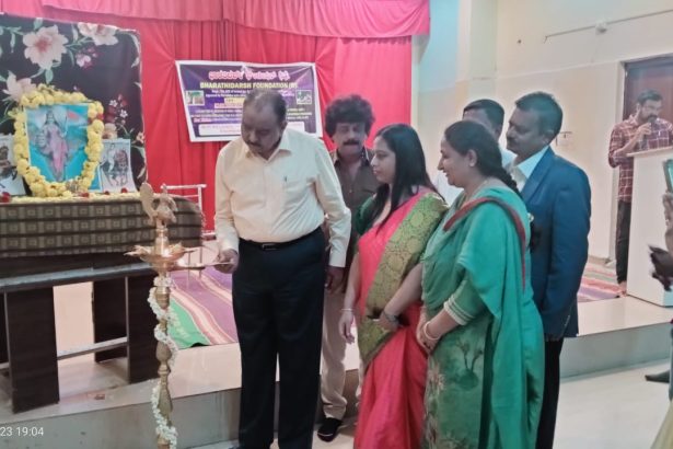 ಕಿತ್ತೂರು ಚೆನ್ನಮ್ಮ ಹಾಗೂ ಬೆಳವಡಿ ಮಲ್ಲಮ್ಮ ಇವರುಗಳ ಆದರ್ಶ ಪಾಲಿಸಿ: ಶಂಕರ ಬಿದಿರಿ 