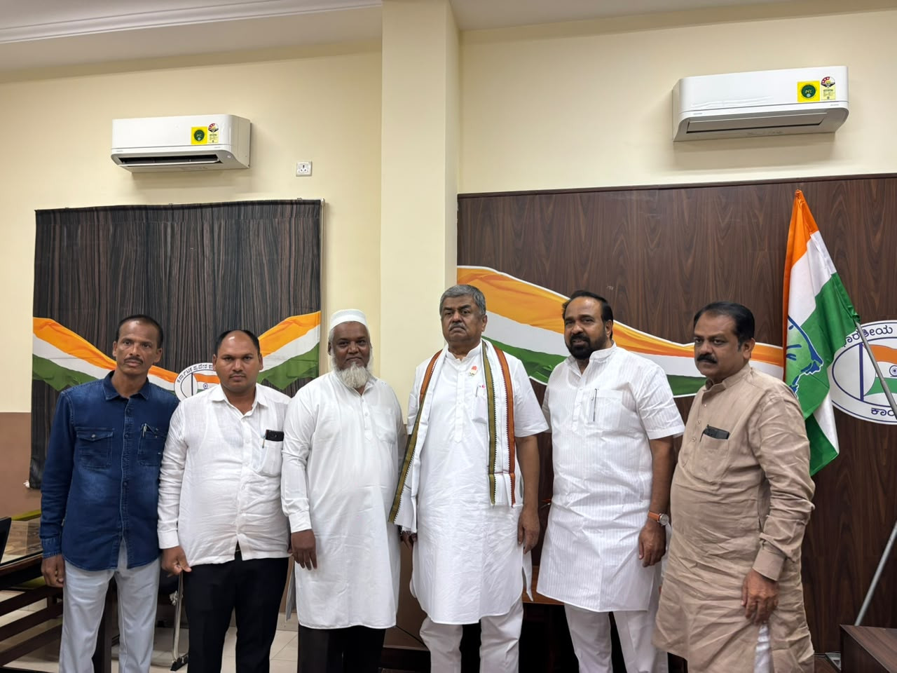 ಕೆಪಿಸಿಸಿ ಅಧ್ಯಕ್ಷ ಬಿ.ಕೆ ಹರಿಪ್ರಸಾದ್ ಅವರನ್ನು ಅಭಿನಂದಿಸಿದ ಹಿರಿಯೂರು ಮುಖಂಡರು