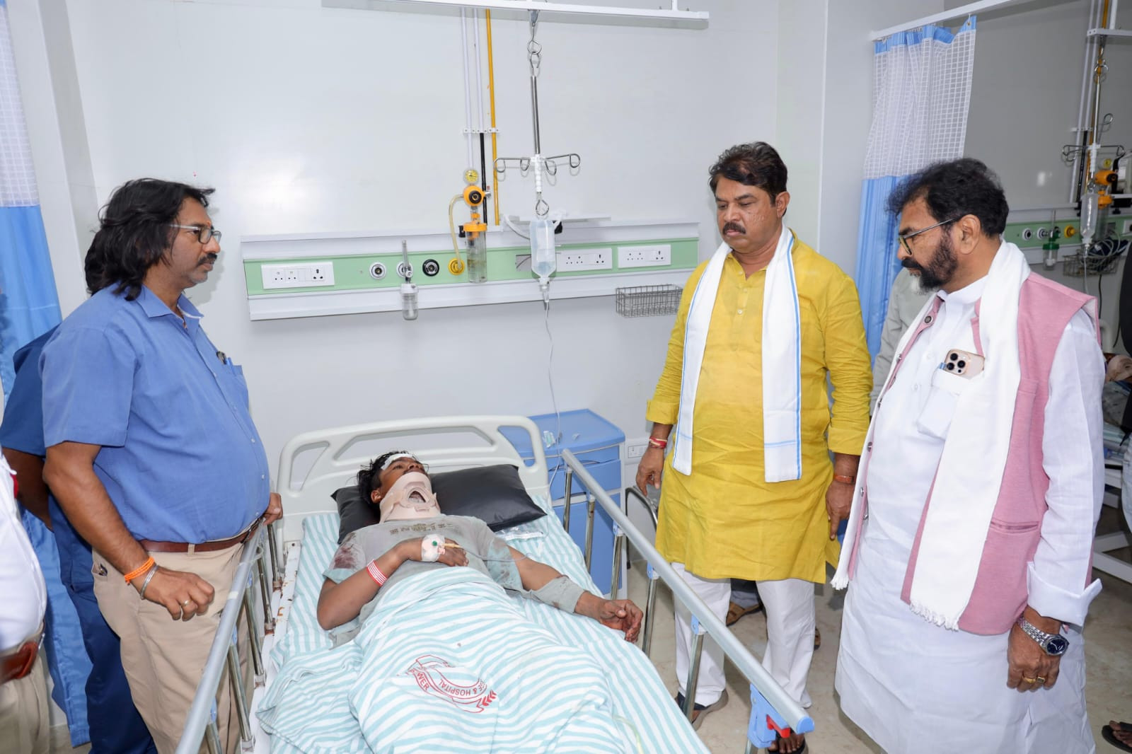 ಕ್ವಾರಿ ದುರಂತ: ಗಾಯಾಳುಗಳ ಭೇಟಿ ಮಾಡಿ ಸರ್ಕಾರದ ವಿರುದ್ಧ ಅಶೋಕ್ ವಾಗ್ದಾಳಿ