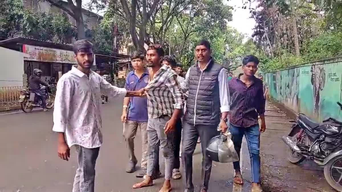 ಡಿಸಿ, ಎಸ್‌ಪಿ ಕಚೇರಿ ಪಕ್ಕದಲ್ಲೇ ಅಪ್ರಾಪ್ತೆ ಮೇಲೆ 'ಹುಚ್ಚು ಪ್ರೇಮಿ' ಭೀಕರ ಹಲ್ಲೆ