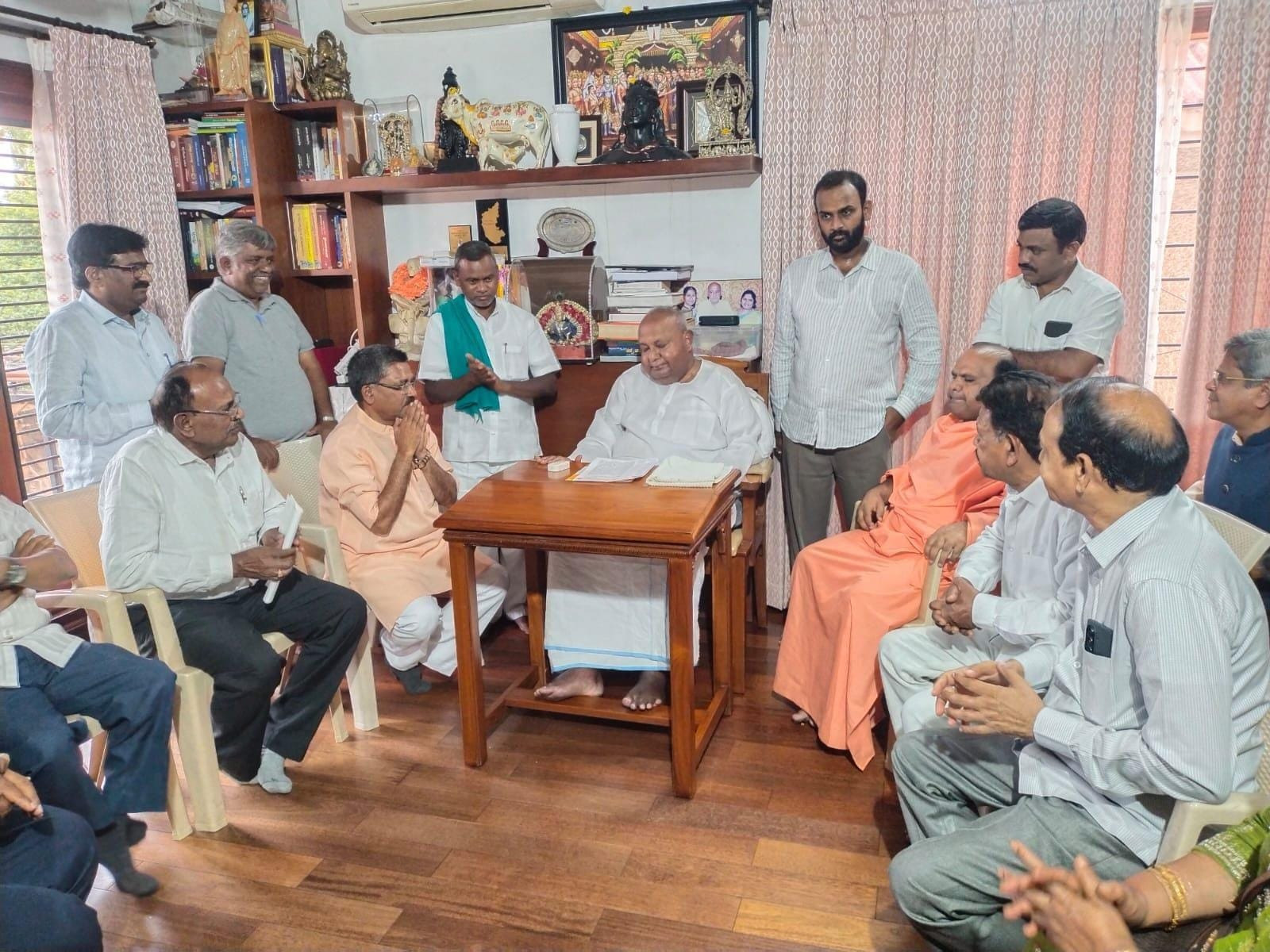 ಎಸ್‌ಸಿ/ಎಸ್‌ಟಿ ಮೀಸಲಾತಿ ಕಾಯ್ದೆಯನ್ನು 9ನೇ ಷೆಡ್ಯೂಲ್‌ಗೆ ಸೇರಿಸಲು ದೇವೇಗೌಡರಿಗೆ ಒತ್ತಾಯ
