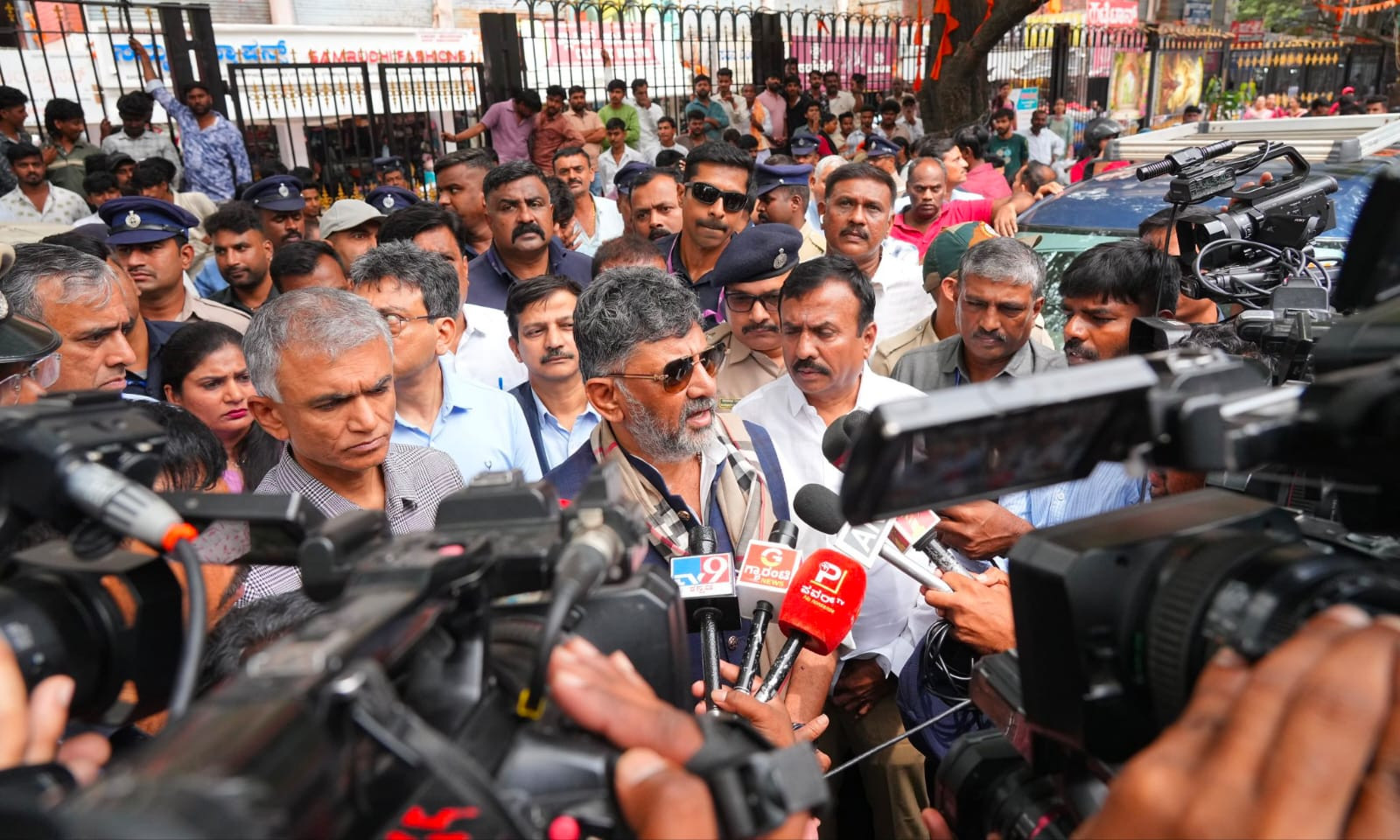 ಫುಟ್‌ಪಾತ್ ಒತ್ತುವರಿ ತೆರವಿಗೆ ಸಿಎಂ ಖಡಕ್ ಸೂಚನೆ: 435 ಕಿ.ಮೀ ಮಾರ್ಗ ಮುಕ್ತ 