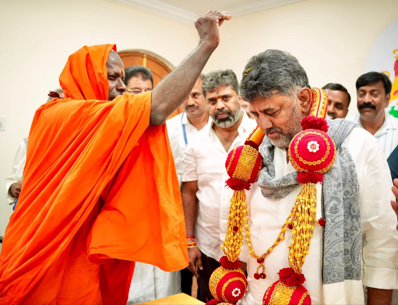 ಶಿವಗಂಗೆ ಶ್ರೀ ಜ್ಞಾನಾನಂದಪುರಿ ಮಹಾಸ್ವಾಮಿಗಳ ನಿಯೋಗದಿಂದ ಸಿಎಂ ಡಿ.ಕೆ.ಶಿ ಭೇಟಿ