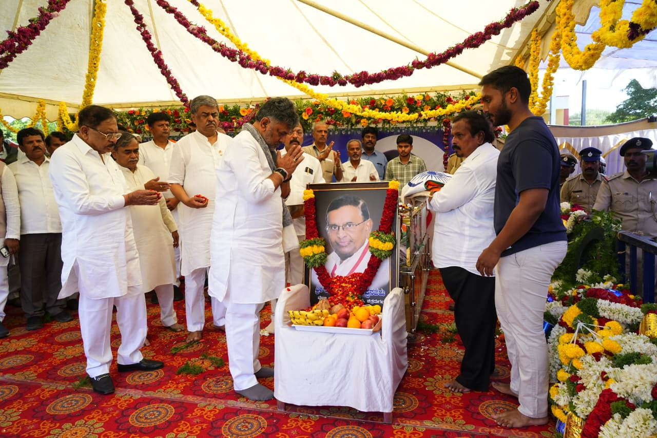ಇಂದಿರಾ, ರಾಜೀವ್ ಗಾಂಧಿಗೆ ಮಾರ್ಗದರ್ಶಕರಾಗಿದ್ದ ನಾಯಕ ಹನುಮಂತಪ್ಪ: ಸಿಎಂ ಡಿಕೆ ಶಿವಕುಮಾರ್