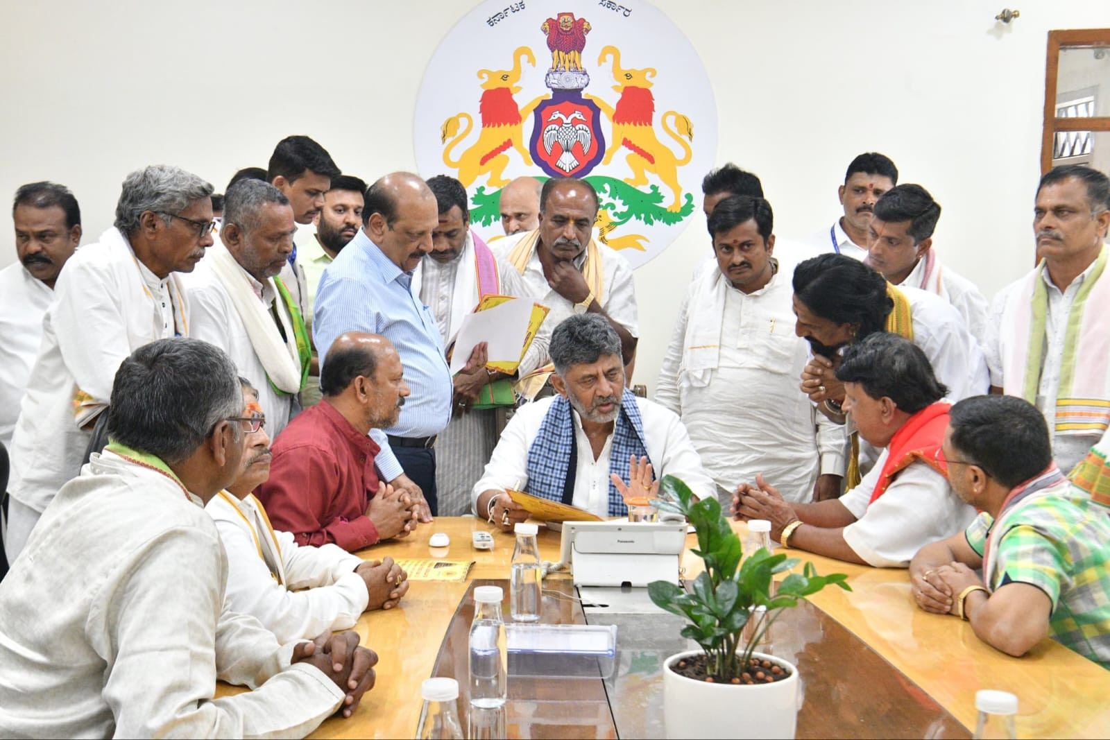 ಮುಖ್ಯಮಂತ್ರಿ ಡಿ.ಕೆ. ಶಿವಕುಮಾರ್ ಅವರೊಂದಿಗೆ ಮುಜರಾಯಿ ದೇವಸ್ಥಾನಗಳ ಅರ್ಚಕರ ಒಕ್ಕೂಟ ಮಹತ್ವದ ಸಮಾಲೋಚನೆ