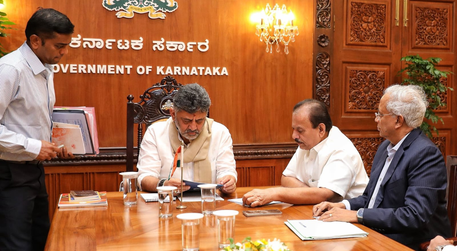 ಮುಖ್ಯಮಂತ್ರಿ ಡಿ.ಕೆ ಶಿವಕುಮಾರ್ ಅವರನ್ನು ಭೇಟಿ ಮಾಡಿದ ಮಾರಿಷಸ್ ಸಚಿವ ರಾಜೇನ್ ನರಸಿಂಗನ್!