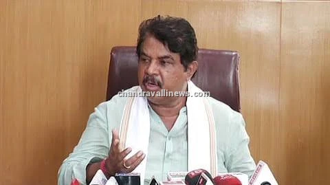 ಸರ್ಕಾರಿ ಶಾಲೆ ಮಕ್ಕಳಿಗೆ ಶೂ-ಸಾಕ್ಸ್ ನೀಡದಿರುವುದಕ್ಕೆ ಉಗ್ರ ಹೋರಾಟ: ಅಶೋಕ್ ಎಚ್ಚರಿಕೆ