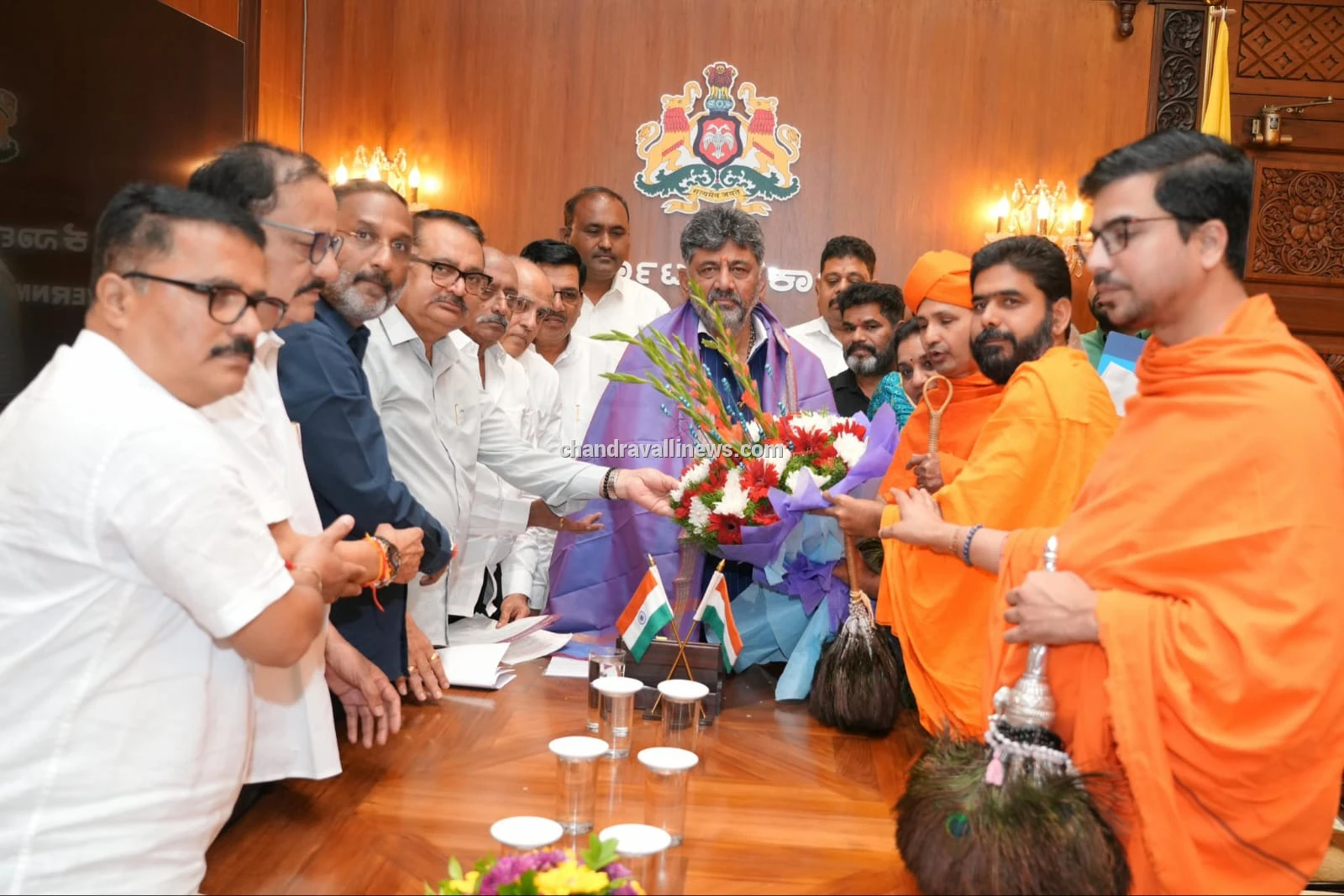 ಜೈನ ಸ್ವಾಮೀಜಿಗಳ ಭೇಟಿ, ಆಶೀರ್ವಾದ ಪಡೆದ ಡಿ.ಕೆ. ಶಿವಕುಮಾರ್
