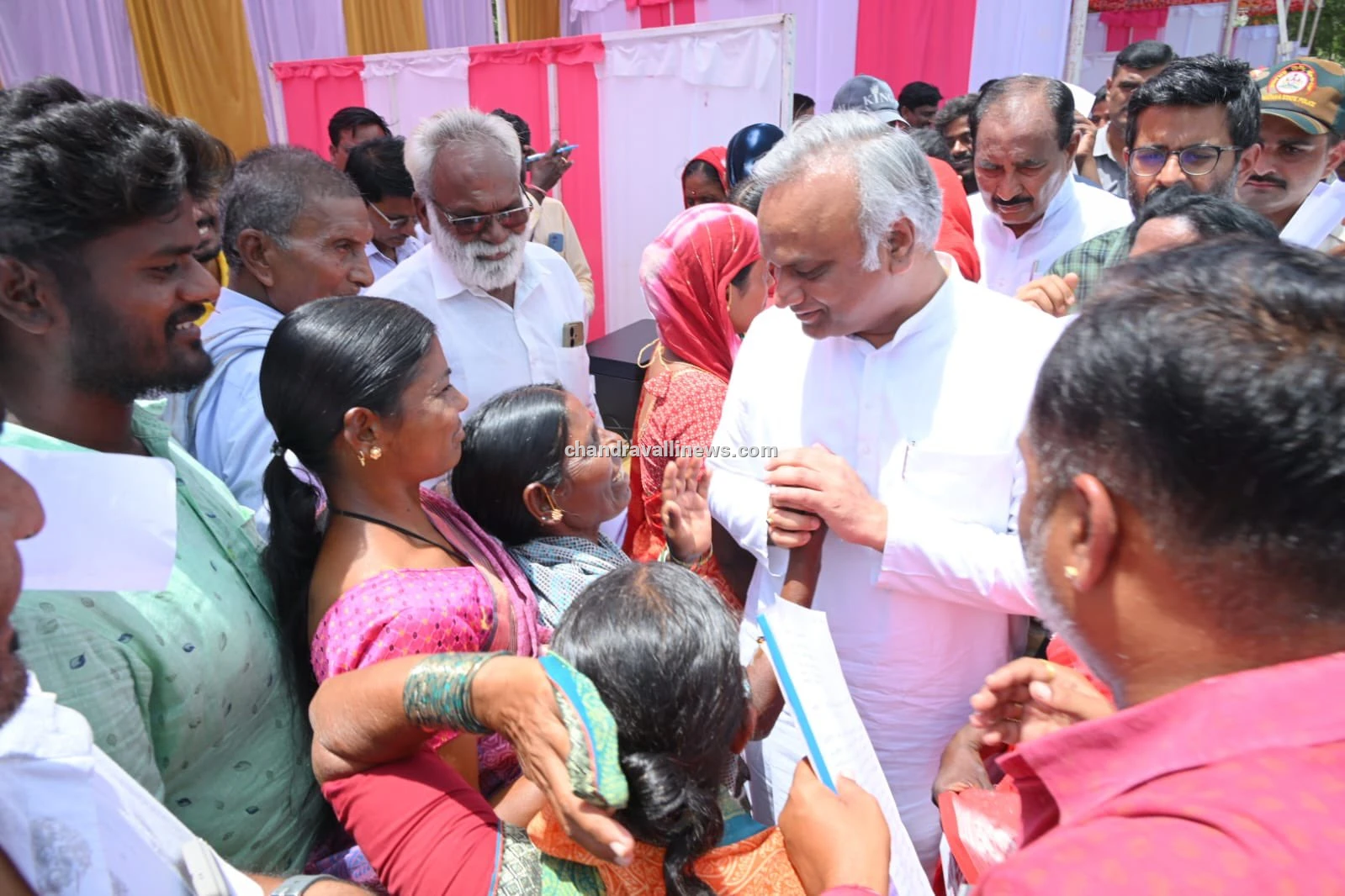“ನಮ್ಮದು ಆಳುವ ಸರ್ಕಾರವಲ್ಲ, ಆಲಿಸುವ ಸರ್ಕಾರ”: ಕಮಲಾಪುರದಲ್ಲಿ ‘ಪ್ರಜಾ ಸೇವೆ’ ಅಭಿಯಾನಕ್ಕೆ ಸಚಿವ ಪ್ರಿಯಾಂಕ್ ಖರ್ಗೆ ಚಾಲನೆ