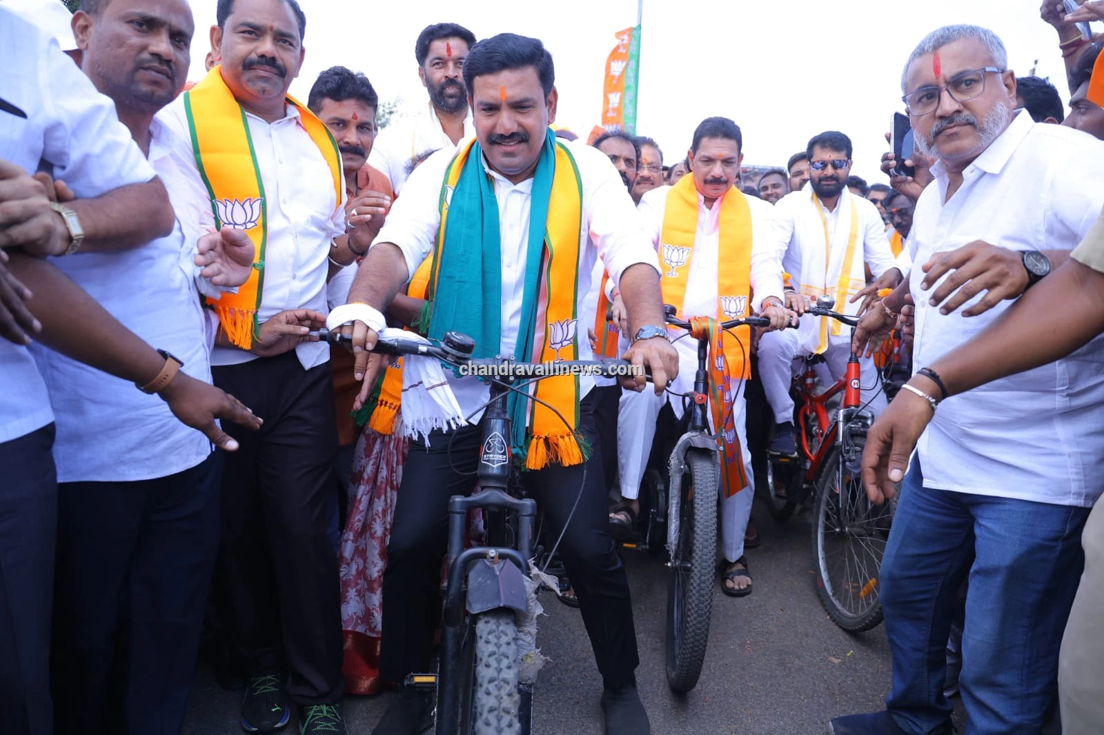 ಕಾಂಗ್ರೆಸ್ ಸರ್ಕಾರದ ವಿರುದ್ಧ 'ಬಳ್ಳಾರಿ ಚಲೋ' ರಣಕಹಳೆ: ಕುಡುತಿನಿಯಿಂದ ಬಳ್ಳಾರಿಯತ್ತ ಬಿಜೆಪಿ ಪಾದಯಾತ್ರೆ ಯಶಸ್ವಿ ಪಯಣ 