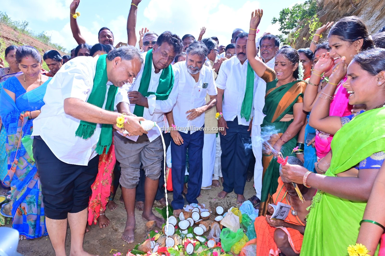 ಗೌನಹಳ್ಳಿಗೆ ಹರಿದ ಭದ್ರಾ ನೀರು, ಸಂಭ್ರಮದಿಂದ ಗಂಗಾಪೂಜೆ ಸಲ್ಲಿಸಿದ ಗ್ರಾಮಸ್ಥರು!