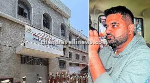 ಜೈಲಿನಲ್ಲೂ ಮುಂದುವರಿದ ಪ್ರಜ್ವಲ್ ರೇವಣ್ಣ ವಿಕೃತಿ: ಸೆಲ್‌ನಲ್ಲೇ ಪೆನ್ ಡ್ರೈವ್ ಬಳಸಿ ಅಶ್ಲೀಲ ವೀಡಿಯೋ ವೀಕ್ಷಣೆ!