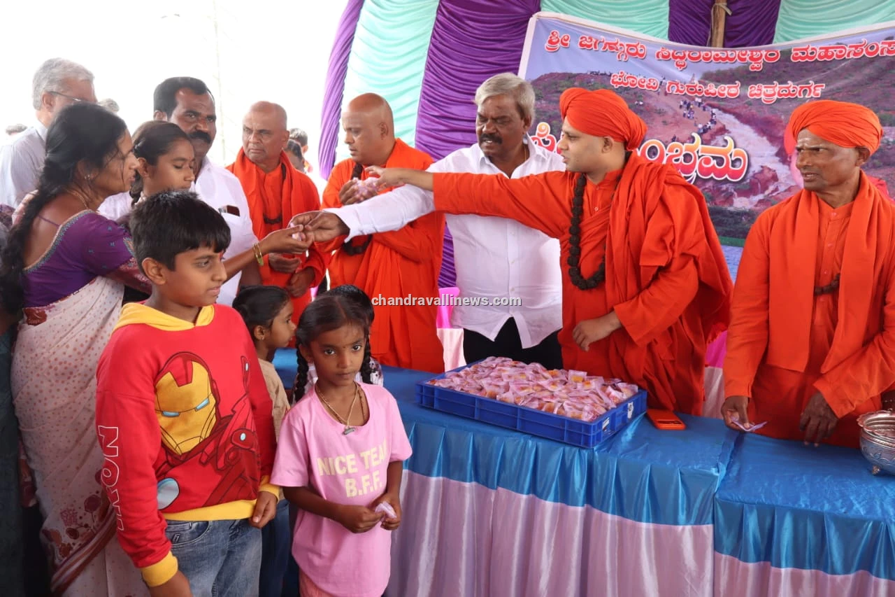 ಭದ್ರಾ ನೀರಿಗೆ ಸ್ವಾಗತ: ಲಕ್ಷ  ಸಿಹಿ ವಿತರಣೆ