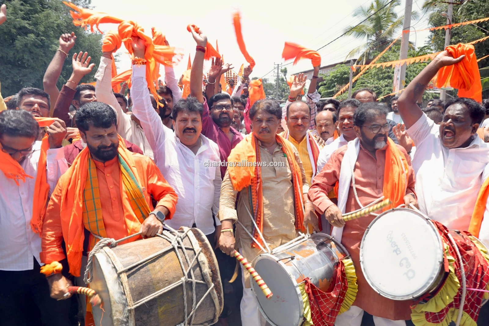 ವಿಜೃಂಭಣೆಯ ಗಣೇಶ ವಿಸರ್ಜನೆ: ಮೆರವಣಿಗೆಯಲ್ಲಿ ಭಾಗವಹಿಸಿ ಗಣಪತಿಯ ದರ್ಶನ ಪಡೆದ ಬಿಜೆಪಿ ನಾಯಕರು