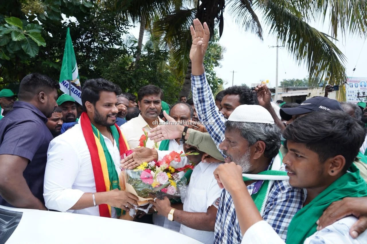 ರೈತ ಸ್ವಾಭಿಮಾನ ಯಾತ್ರೆ 2ನೇ ದಿನ: ನಂಜುಂಡೇಶ್ವರ ಸ್ವಾಮಿಗೆ ಪೂಜೆ ಸಲ್ಲಿಸಿ ಪಾದಯಾತ್ರೆ ಆರಂಭಿಸಿದ ನಿಖಿಲ್