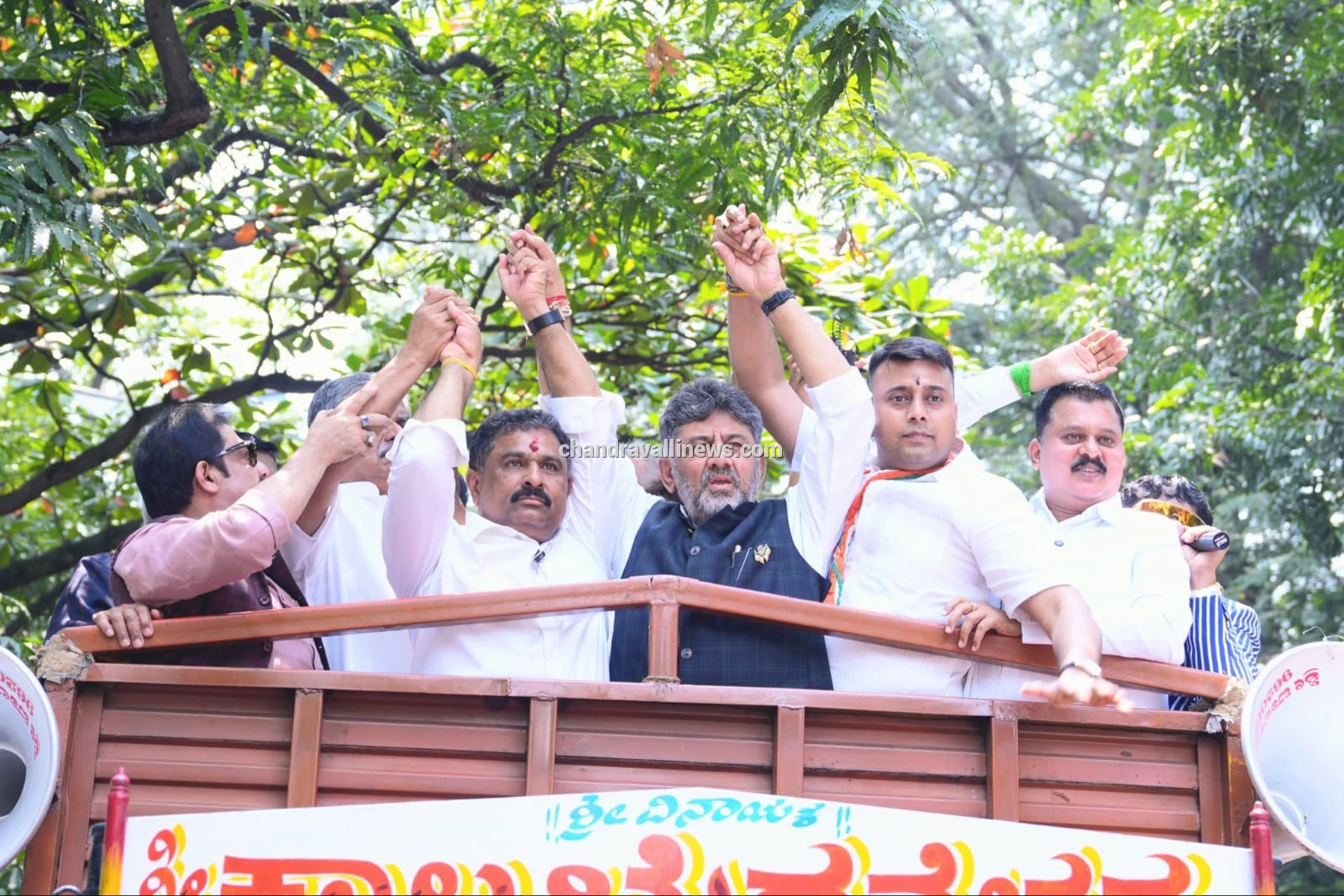 ಬೆಂಗಳೂರು ಶಿಕ್ಷಕರ ಕ್ಷೇತ್ರ: ಕಾಂಗ್ರೆಸ್ ಅಭ್ಯರ್ಥಿ ಪುಟ್ಟಣ್ಣ ನಾಮಪತ್ರ ಸಲ್ಲಿಕೆ; ಭಾರಿ ಮೆರವಣಿಗೆ 