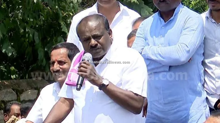 ನೈಸ್ ಅಕ್ರಮ: ಮಾದವಾರ ಟೋಲ್‌ನಲ್ಲಿ ಸಂತ್ರಸ್ತ ರೈತರೊಂದಿಗೆ ಹೆಚ್.ಡಿ. ಕುಮಾರಸ್ವಾಮಿ ಸಂವಾದ