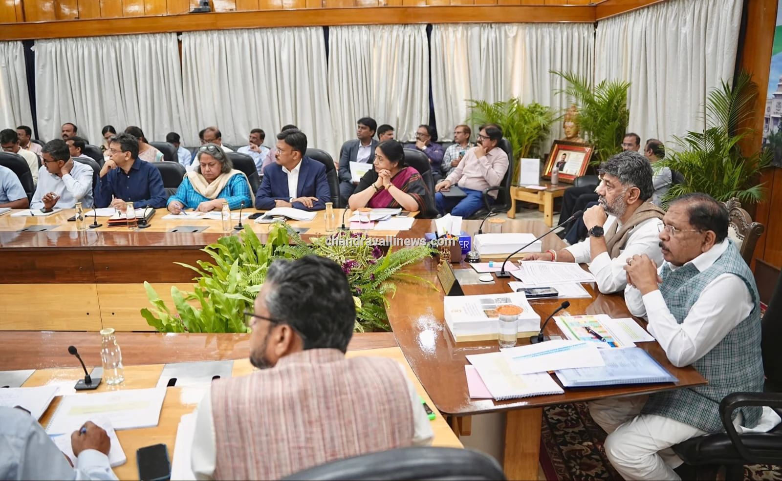 ಕೇಂದ್ರ ಬರ ಅಧ್ಯಯನ ತಂಡದೊಂದಿಗೆ ಮುಖ್ಯಮಂತ್ರಿ ಡಿ.ಕೆ. ಶಿವಕುಮಾರ್ ಉನ್ನತ ಮಟ್ಟದ ಸಮಾಲೋಚನೆ