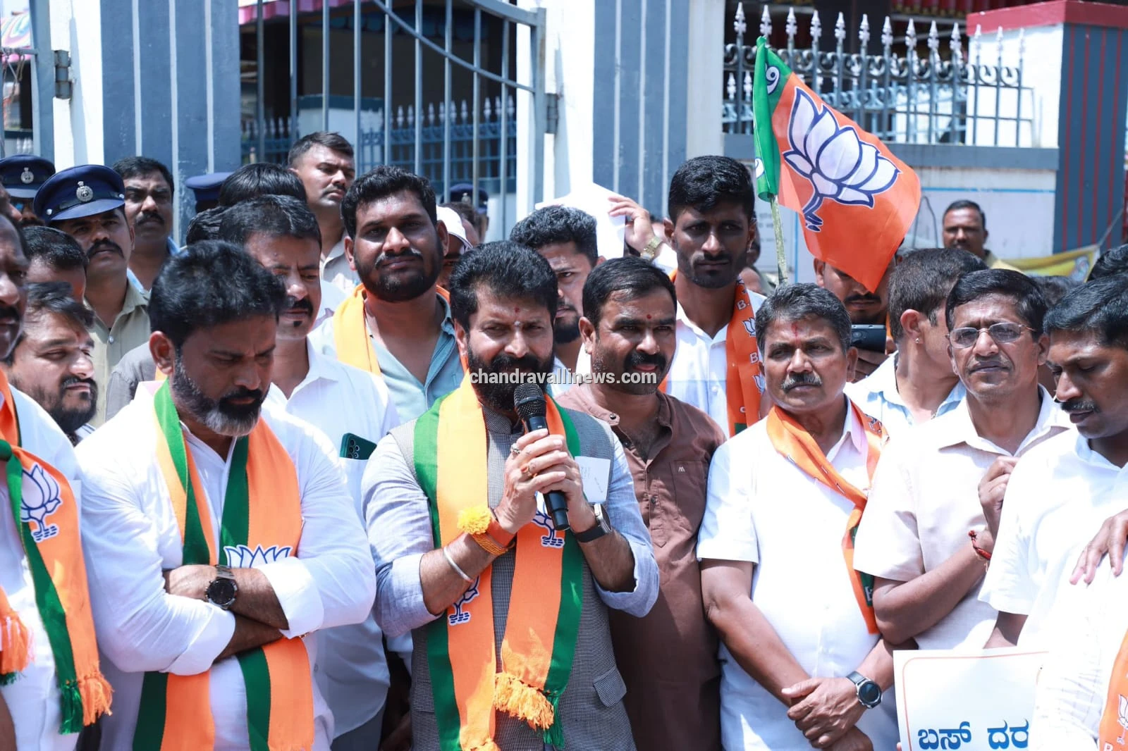 ಪ್ರಧಾನಿ ನರೇಂದ್ರ ಮೋದಿ ಅವರ 25 ವರ್ಷಗಳ ಸಾರ್ವಜನಿಕ ಸೇವೆ: 'ಸೇವಾ ಜ್ಯೋತಿ ಯಾತ್ರೆ'