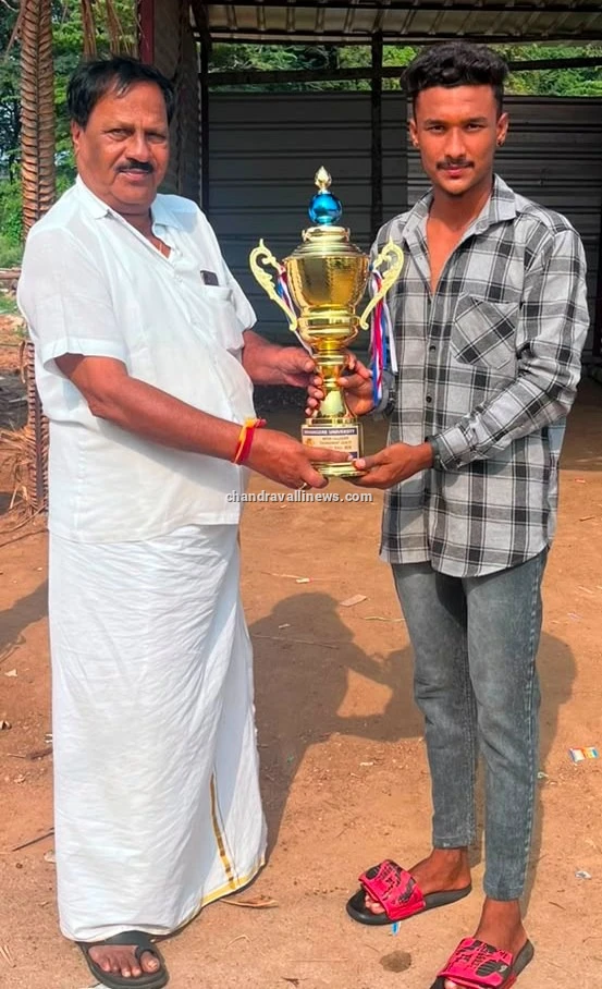 ಪುರುಷರ ವಾಲಿಬಾಲ್ ಪಂದ್ಯಾವಳಿಯಲ್ಲಿ ಚಾಂಪಿಯನ್ ಆಗಿ ಹೊರಹೊಮ್ಮಿದ ತಂಡದ ಕ್ಯಾಪ್ಟನ್‌