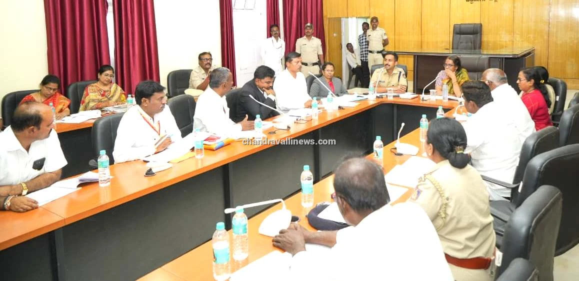 ಸಂಘರ್ಷಾತ್ಮಕ ಸ್ಥಳಗಳಲ್ಲಿ ದೌರ್ಜನ್ಯ ತಡೆ ಕಾಯ್ದೆ ಕುರಿತು ಜಾಗೃತಿ ಮೂಡಿಸಿ-​ ಜಿಲ್ಲಾಧಿಕಾರಿ ಎಸ್.ರಮ್ಯಾ