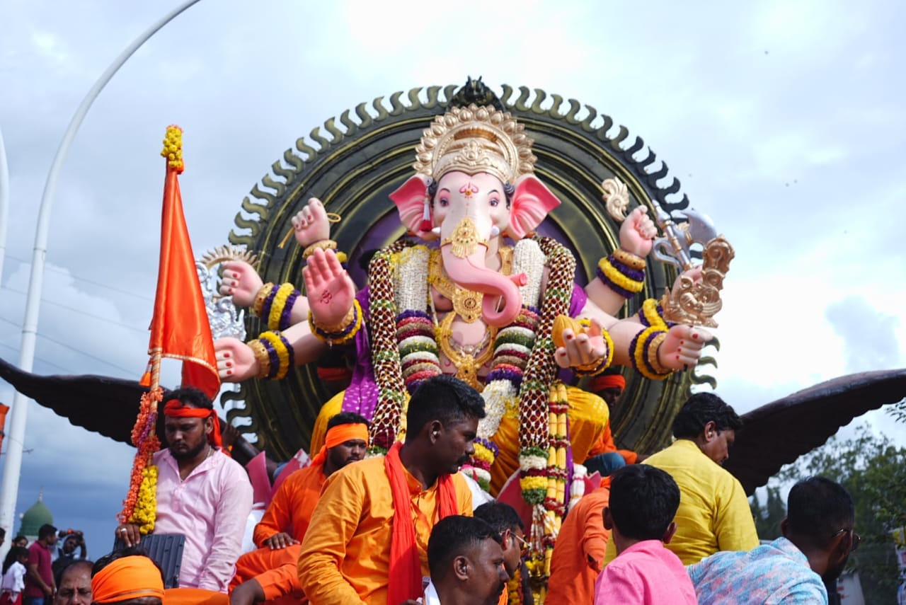 ಅದ್ಧೂರಿ ಶೋಭಾಯಾತ್ರೆಯೊಂದಿಗೆ ಹಿಂದೂಮಹಾ ಗಣಪತಿಗೆ ಭಾವಪೂರ್ಣ ವಿದಾಯ