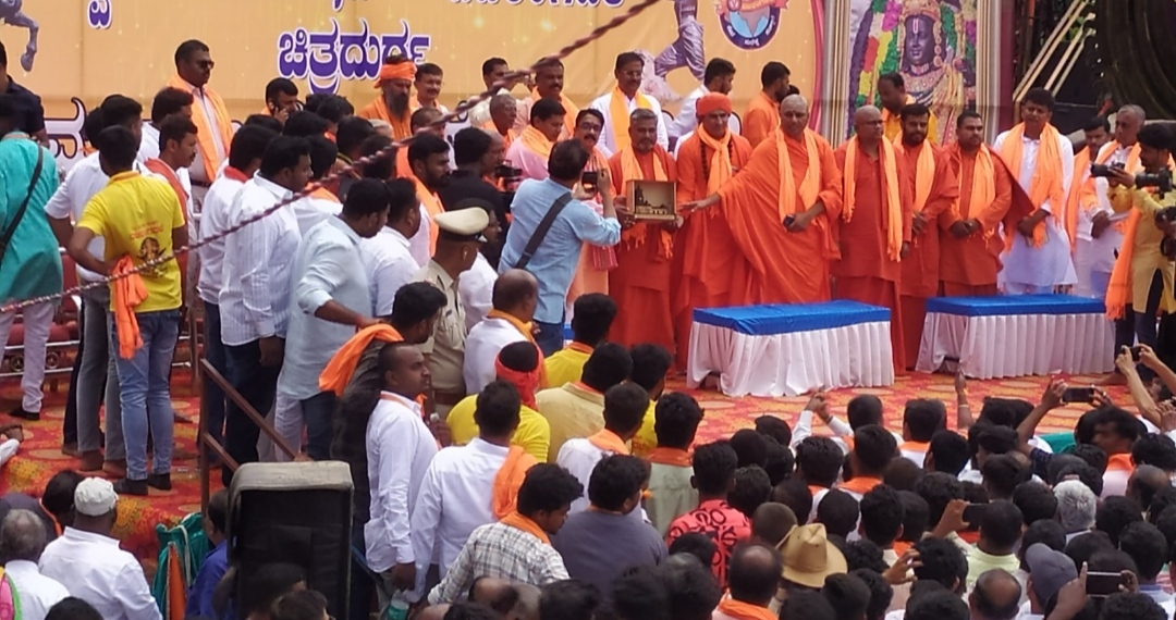 ನಾವೆಲ್ಲ ಹಿಂದೂ ಒಂದಾಗಿರಬೇಕು-ನೀರಜ್