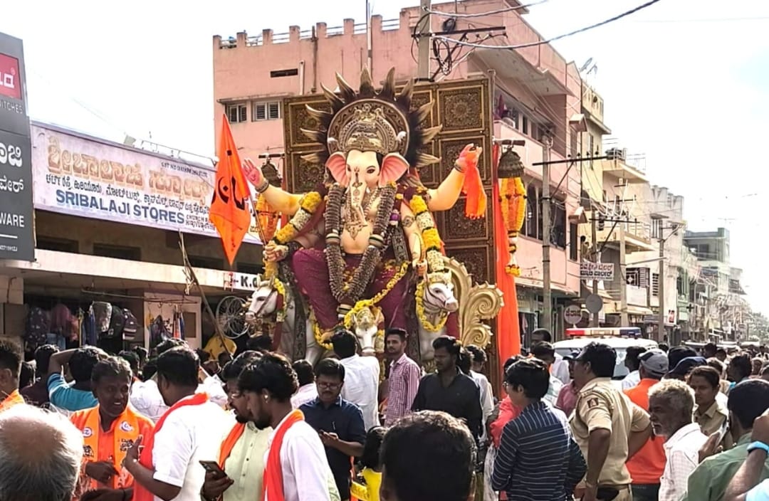 ಬೃಹತ್ ಶೋಭಾಯಾತ್ರೆಯೊಂದಿಗೆ ಹಿರಿಯೂರು ಹಿಂದೂ ಮಹಾಗಣಪತಿ ವಿಸರ್ಜನೆ