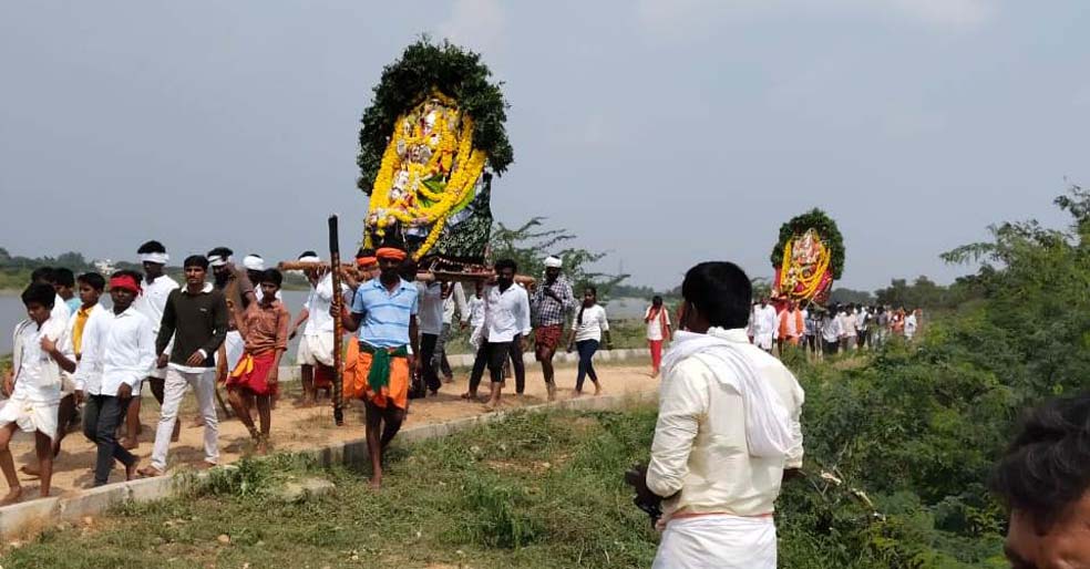  ಕರೇಕಲ್ ಕೆರೆ ಗಂಗಾಪೂಜೆ ಕಾರ್ಯದಲ್ಲಿ ಪಾಲ್ಗೊಂಡ ಗ್ರಾಮ ದೇವತೆಗಳು