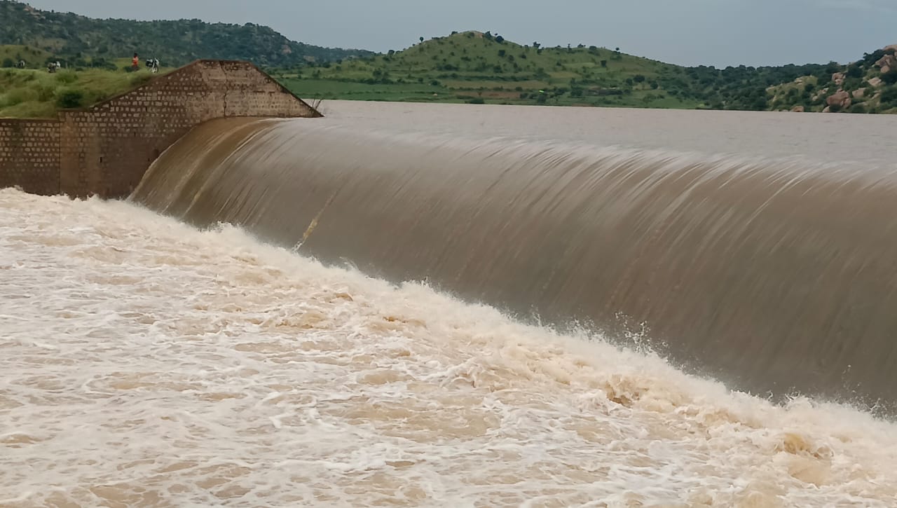 ಭಾರೀ ಮಳೆ ಒಂದೇ ರಾತ್ರಿಗೆ ಪಕ್ಕುರ್ತಿ ಹಾಗೂ ಗೌರಸಮುದ್ರದ ಕೆರೆ ಭರ್ತಿ