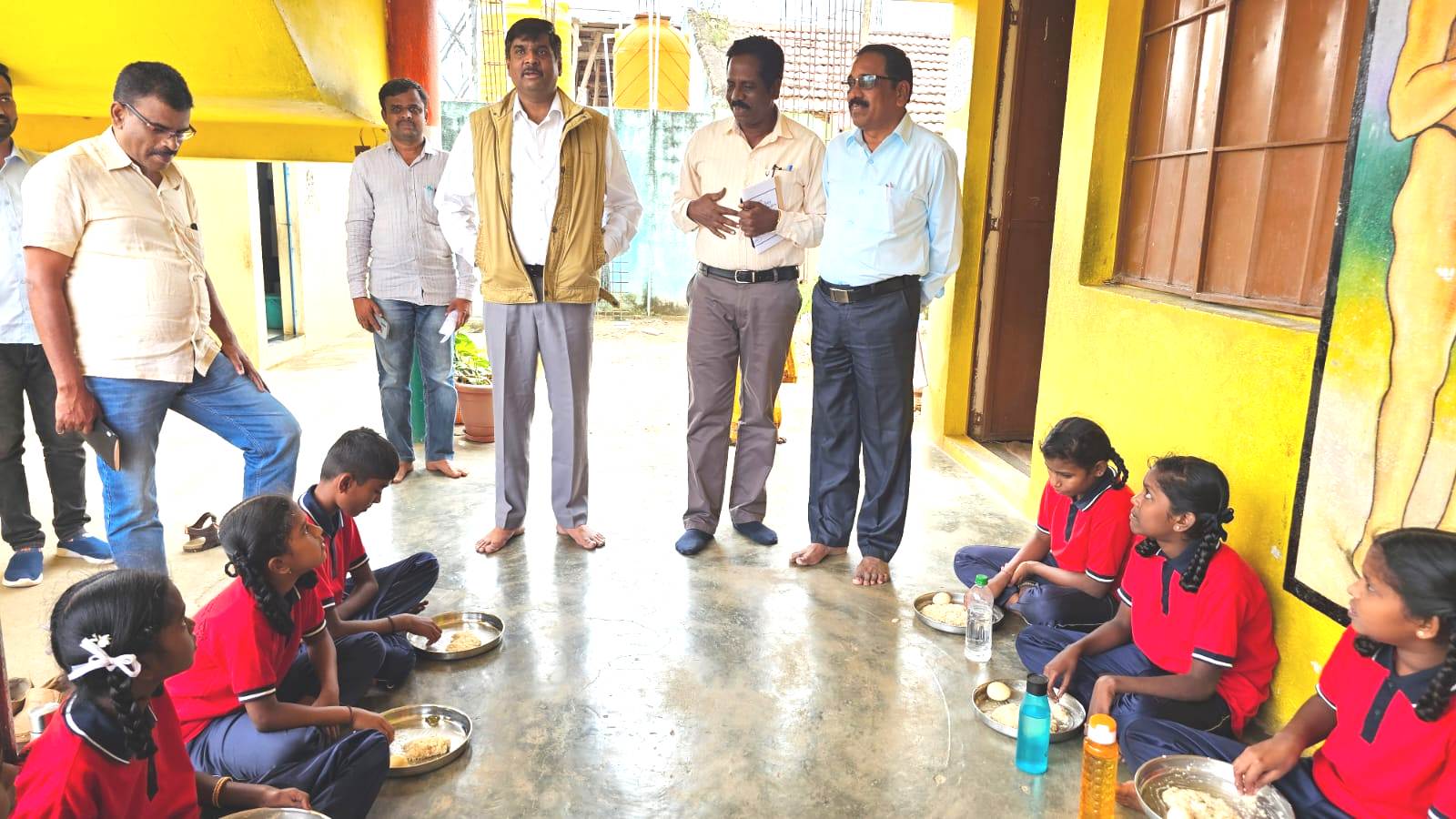 ಮಲ್ಲಾಪುರ ಶಾಲೆಗೆ ದಿಢೀರ್ ಭೇಟಿ ನೀಡಿದ ಜಿ.ಪಂ ಸಿಇಒ