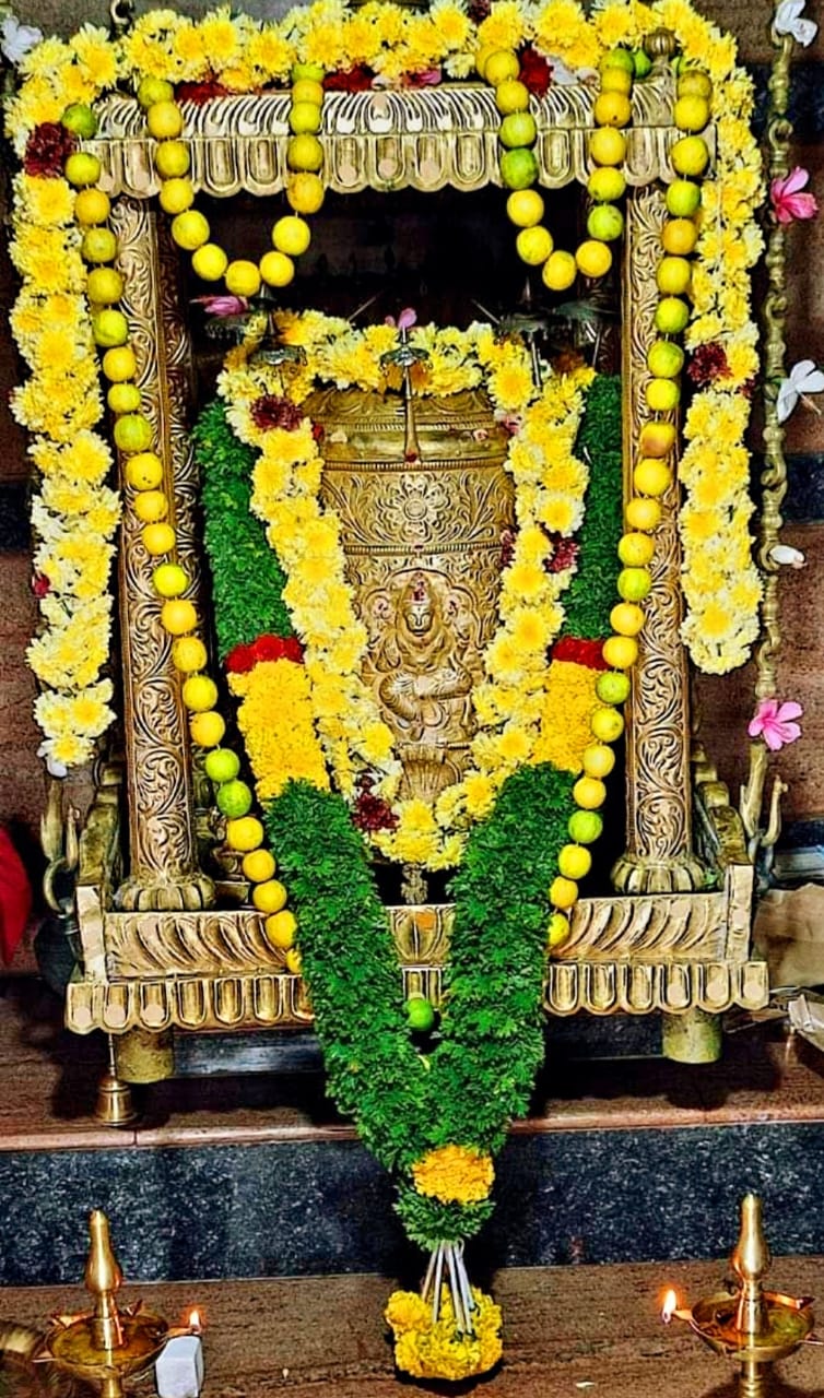 ಬುಡಕಟ್ಟು ಹಾಗೂ ತಳ ಸಮುದಾಯಗಳಲ್ಲಿ, ಶೈವ, ವೈಷ್ಣವ ದೇವರುಗಳೇ ಬೆಡಗುಗಳಾಗಿ, ನೆಂಟರ ಅನುಪಾತದಲ್ಲಿ ವಿವಾಹಗಳು ಜರಗುತ್ತವೆ