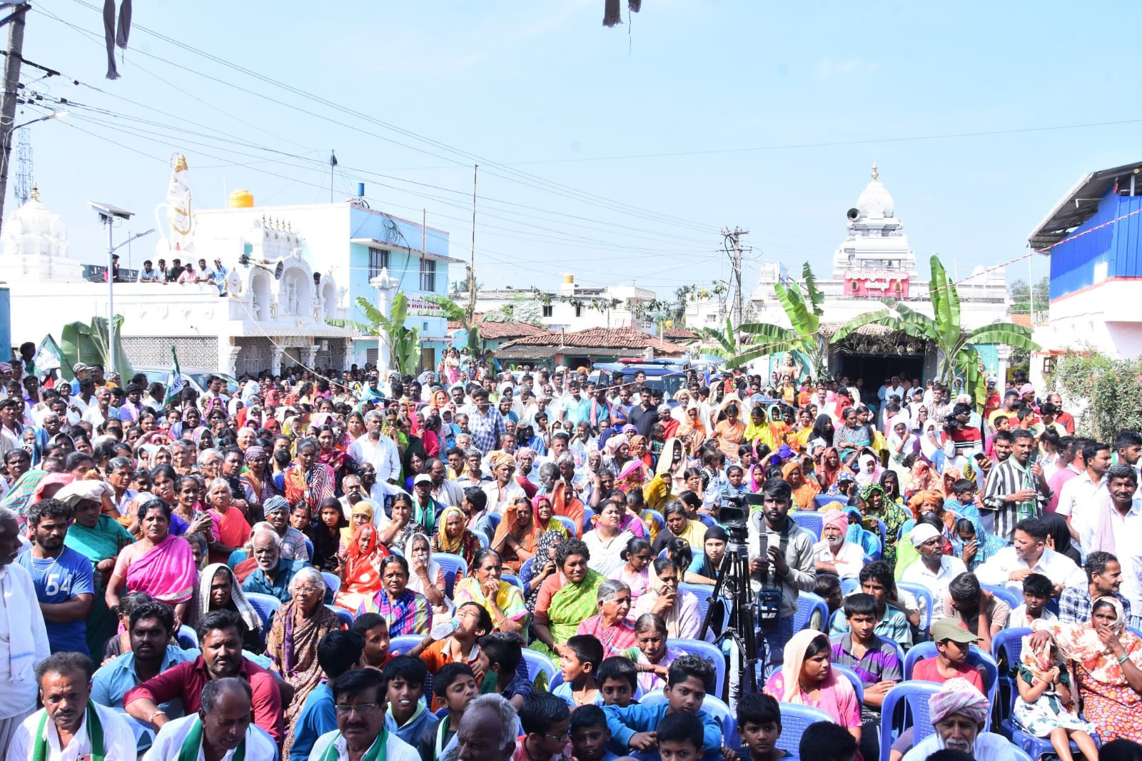 ದೇವೇಗೌಡರಿಂದ ನಿಖಿಲ್ ಪರ ಬಿರುಸಿನ ಮತಯಾಚನೆ