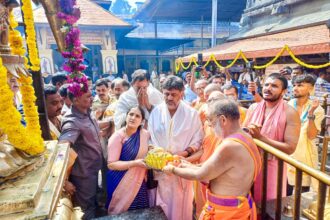 ಕೊಲ್ಲೂರು ಮೂಕಾಂಬಿಕಾ ದರ್ಶನ ಪಡೆದ ಡಿಕೆಶಿ ಕುಟುಂಬ