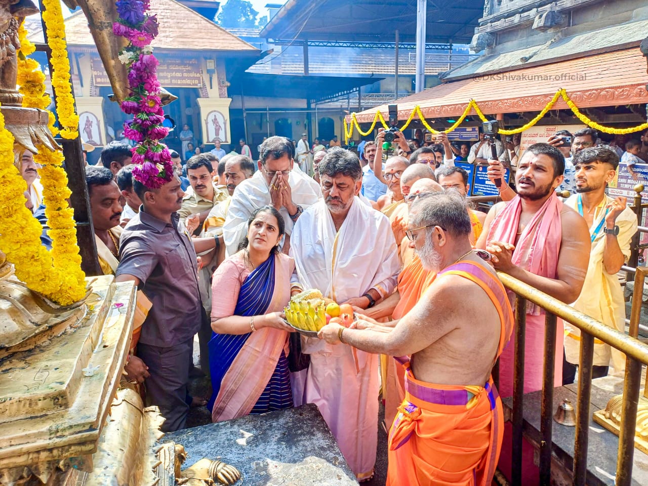 ಕೊಲ್ಲೂರು ಮೂಕಾಂಬಿಕಾ ದರ್ಶನ ಪಡೆದ ಡಿಕೆಶಿ ಕುಟುಂಬ