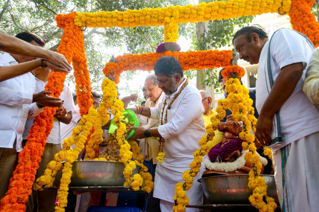 ಬಸವಣ್ಣನಿಗೆ ಕಡಲೆಕಾಯಿ ತುಲಾಭಾರ