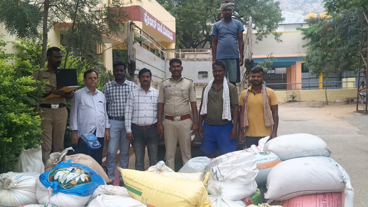 ಅಕ್ರಮವಾಗಿ ಸಾಗಿಸುತ್ತಿದ್ದ ಪಡಿತರ ಅಕ್ಕಿ ವಶ