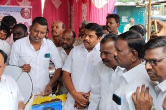 ಒಳ ಮೀಸಲಾತಿ ಜಾರಿಗೆ ಕಾಂಗ್ರೆಸ್ ಸರ್ಕಾರ ವಿಫಲ, ಸಚಿವರ ಮನೆ ಮುಂದೆ ತಮಟೆ ಚಳುವಳಿ