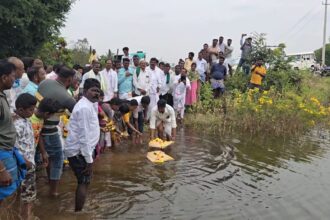 ಸುಲ್ತಾನಿಪುರ ಕೆರೆ ಬಾಗಿನ ಅರ್ಪಣೆ  ಮತ್ತು ಸಿಸಿ ರಸ್ತೆ ಕಾಮಗಾರಿಗೆ ಚಾಲನೆ