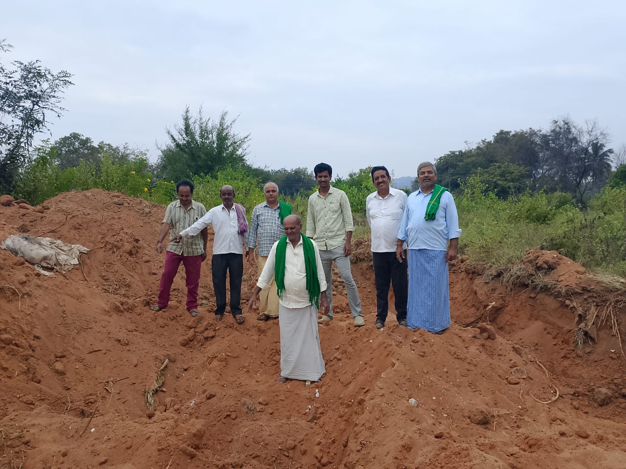 ವೀರಶೈವ ರುದ್ರಭೂಮಿಯಲ್ಲಿ ಮರಳು ಮಾಫಿಯಾ: ಧುರುಳರ ಮೇಲೆ ಕ್ರಮಕ್ಕೆ ಆಗ್ರಹ