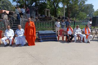 ಭಾರತ ಅತಿ ಶೀಘ್ರ ಪಾಕಿಸ್ತಾನ ಆಗಲಿದೆ-ಮಾದಾರ ಸ್ವಾಮೀಜಿ